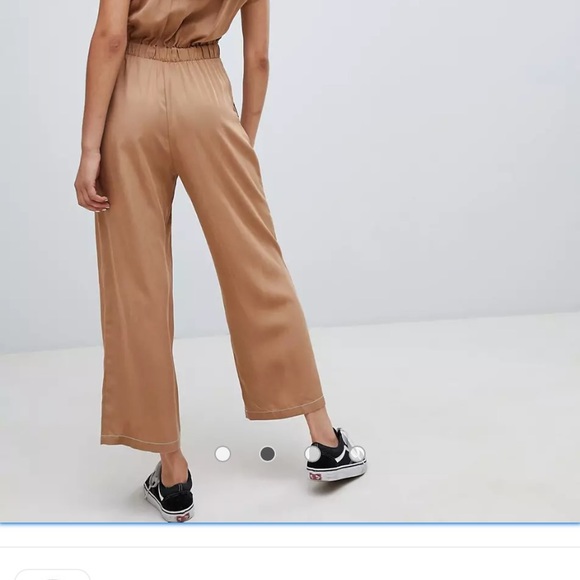 Bershka • Full Length Tan Jumpsuit Coveralls - Picture 3 of 13